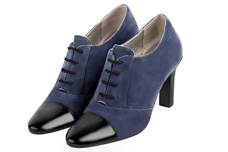 Gloss black and prussian blue women's essential lace-up shoes. Round toe. High kitten heels. Front view - Florence KOOIJMAN